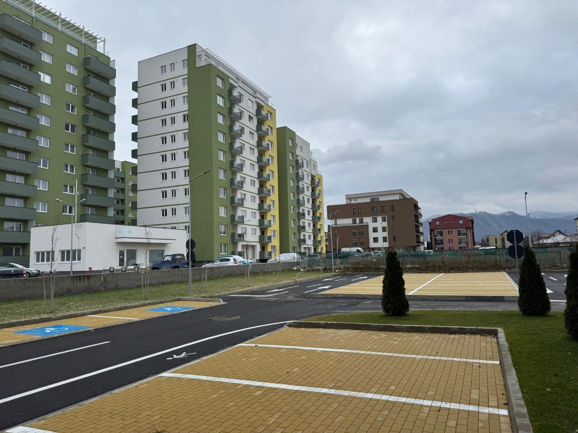Coresi Mall Area Studios & Apartments By Glam Brașov Exterior foto