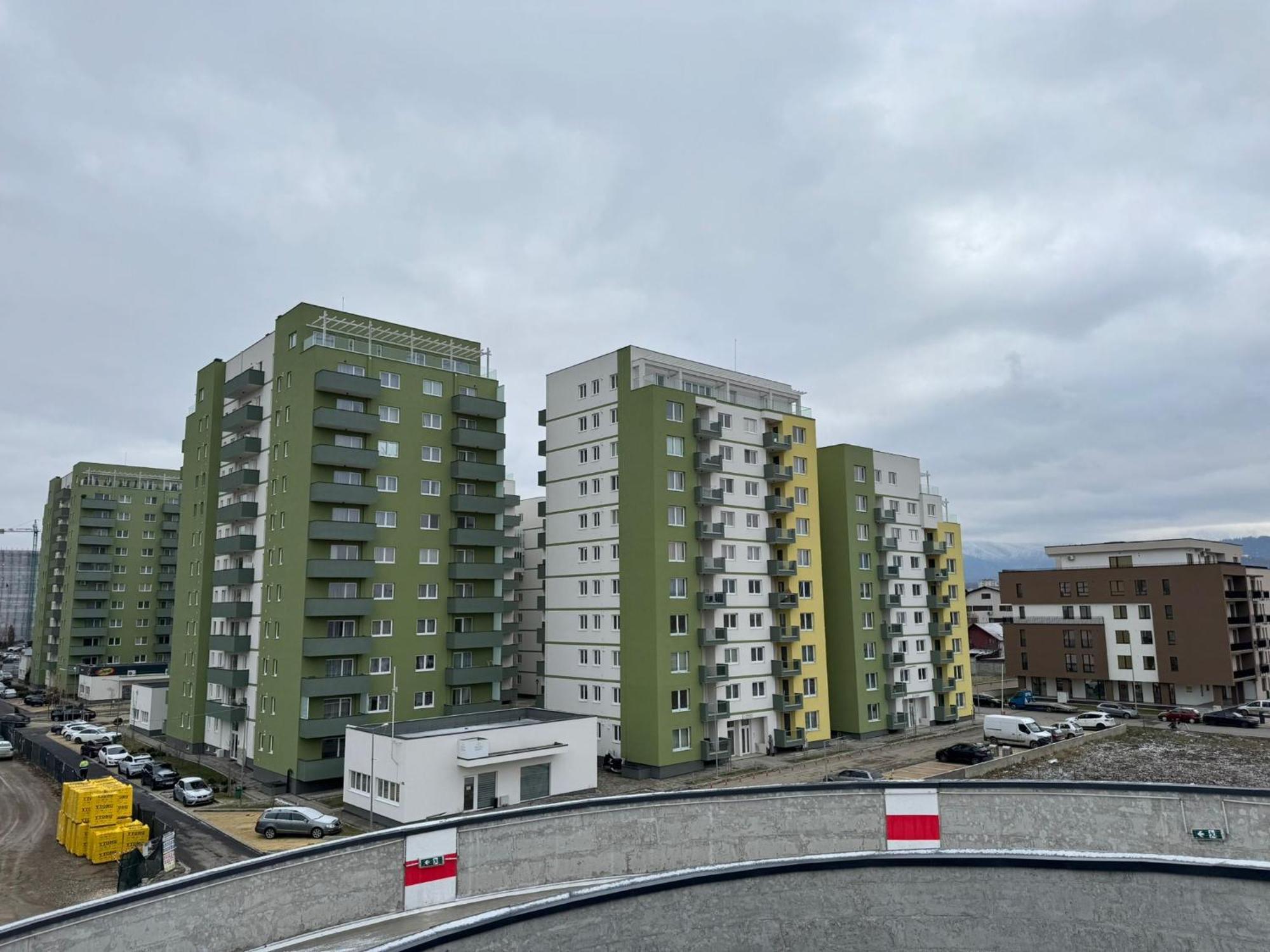 Coresi Mall Area Studios & Apartments By Glam Brașov Exterior foto
