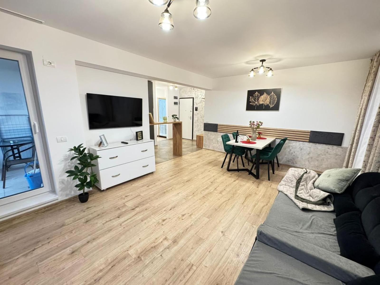 Coresi Mall Area Studios & Apartments By Glam Brașov Exterior foto