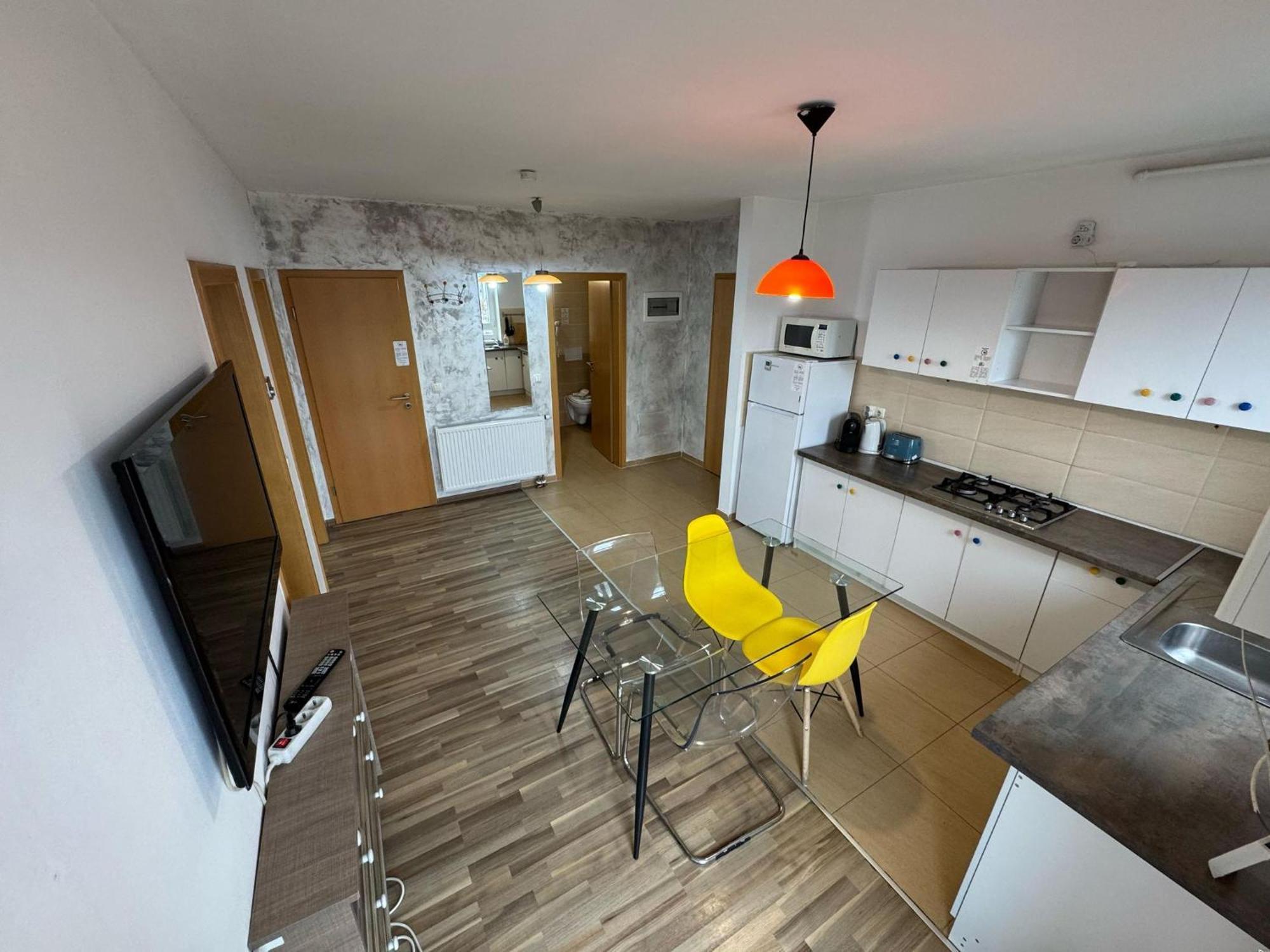 Coresi Mall Area Studios & Apartments By Glam Brașov Exterior foto